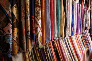 Kina, suzhou silk scarves
